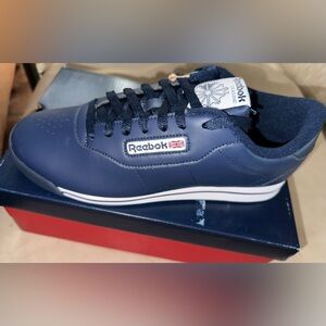 NEW Women’s Reebok shoes 👟